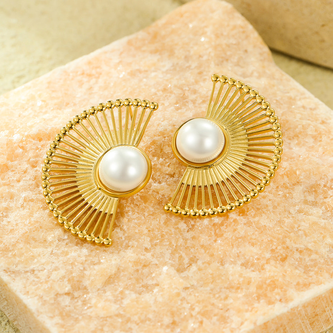 Fan gold pearl earrings